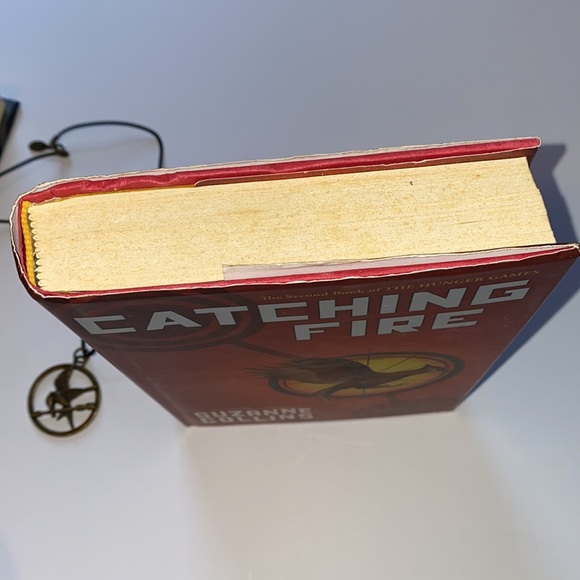 SOLD!! The Hunger Games Book and necklace set - Picture 14 of 15